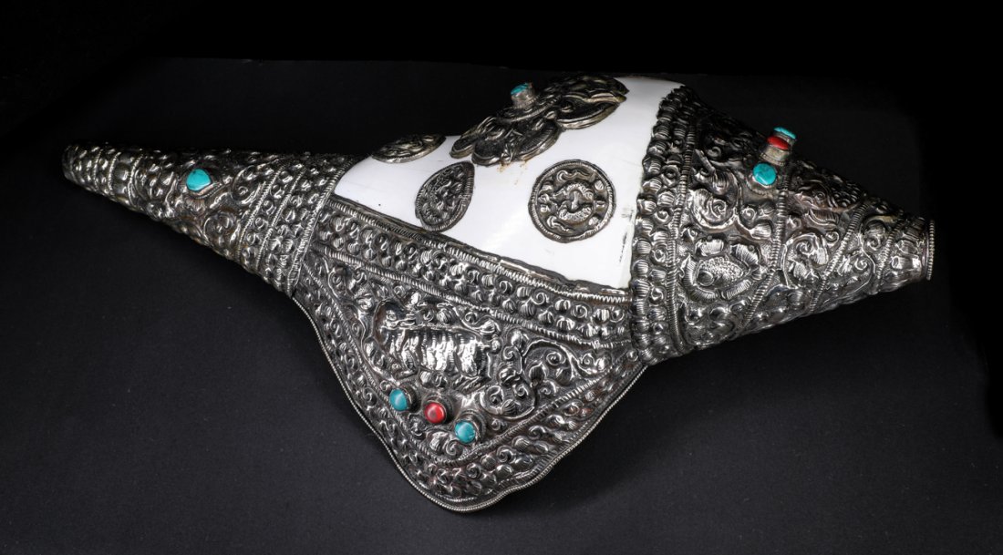 Silverware Tibetan Buddhism: Silverware Tibetan Buddhism Dimensions; height 36 cm(14.1 in) widest point 16.0 cm(6.3 in)