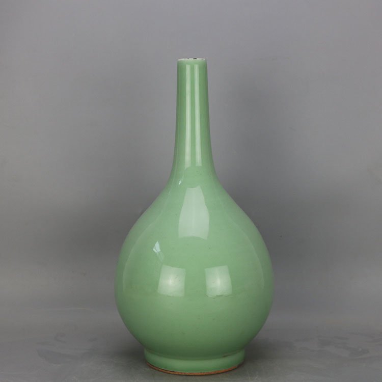 Qing Dynasty green glaze porcelain bottle (1 of 6)