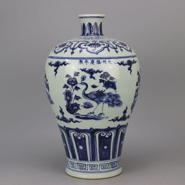 Ming Dynasty Peacock pattern vase (1 of 6)