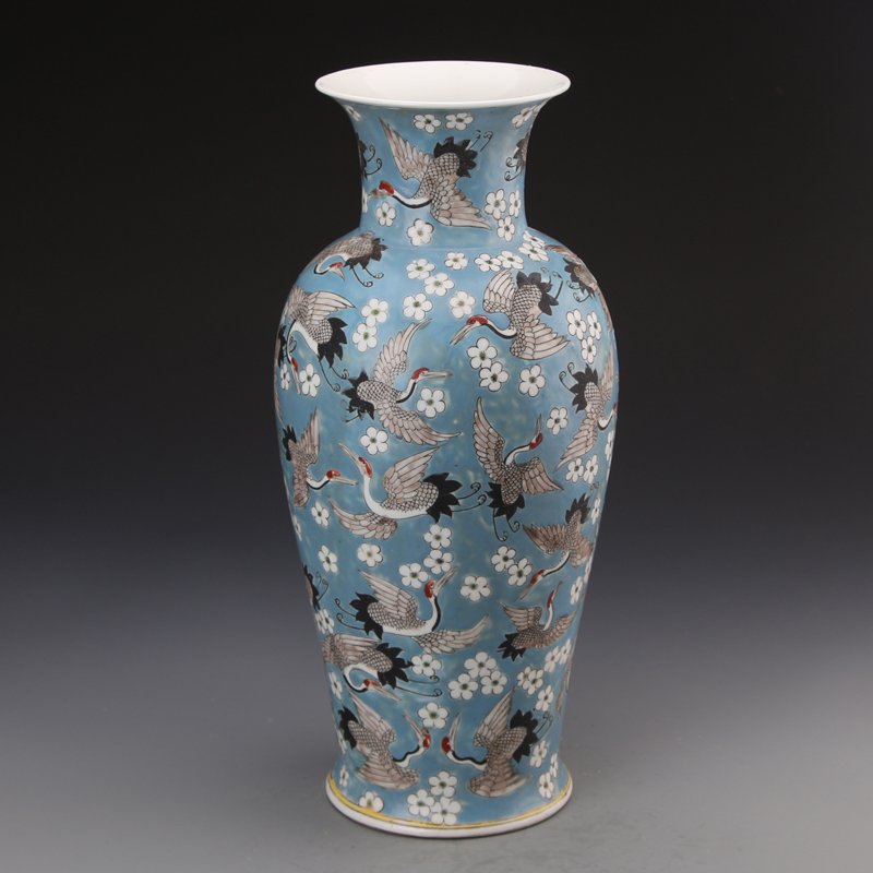 Flower-and-bird pattern Guanyin bottle (1 of 6)