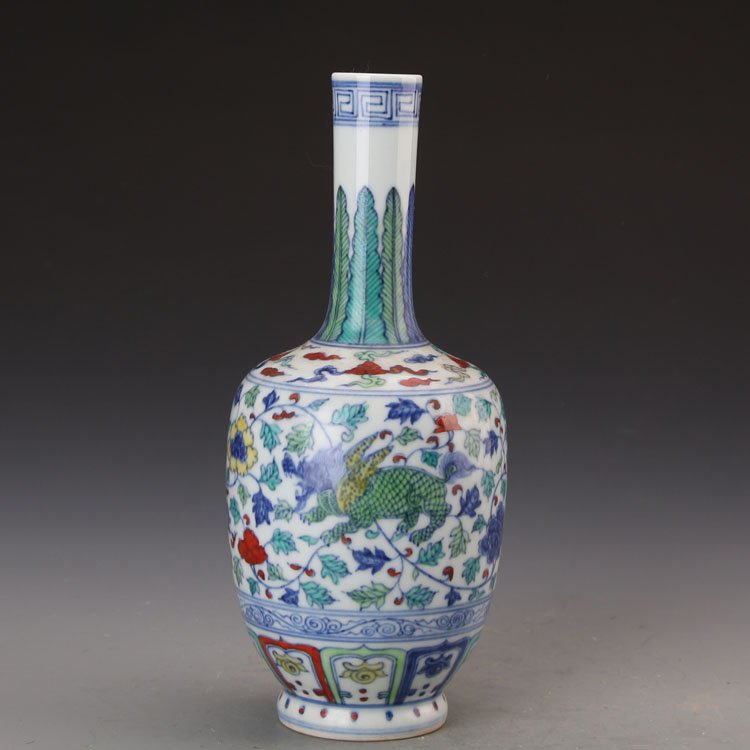 Ming Dynasty Animal Flower Porcelain Bottle: Ming Dynasty Animal Flower Porcelain Bottle Size: 25cm（9.84 in） high