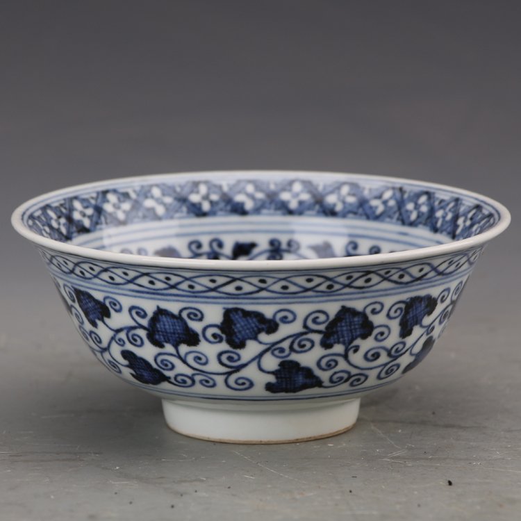 Ming Dynasty Blue and White Porcelain Bowl: Ming Dynasty Blue and White Porcelain Bowl Size: height 6cm,(2.3 in) diameter 15cm(5.9 in)