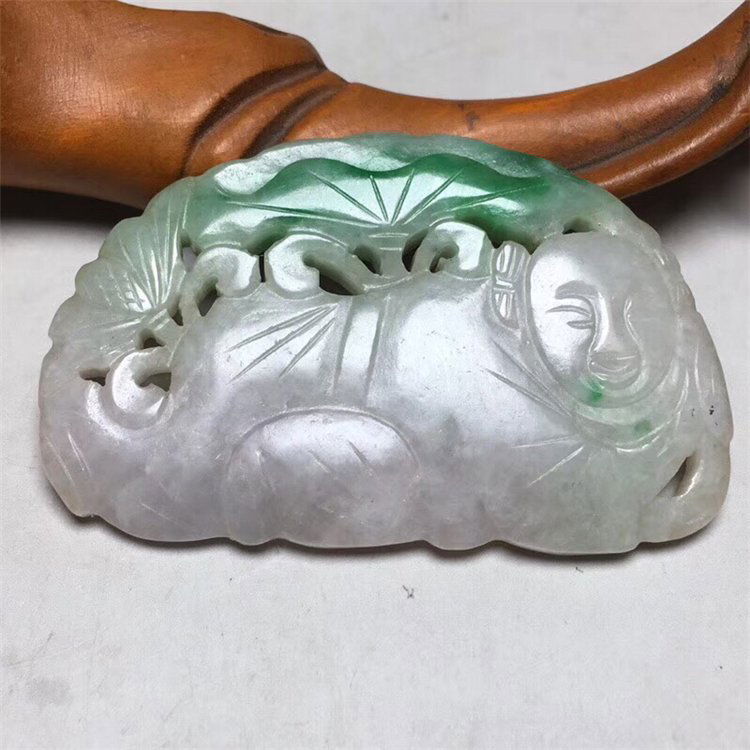 Qing Dynasty jade pendant (1 of 9)
