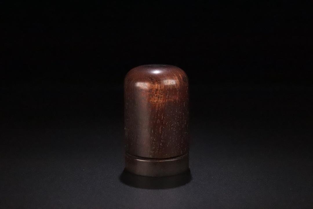 Qing Dynasty agarwood inlaid silver ring (1 of 9)