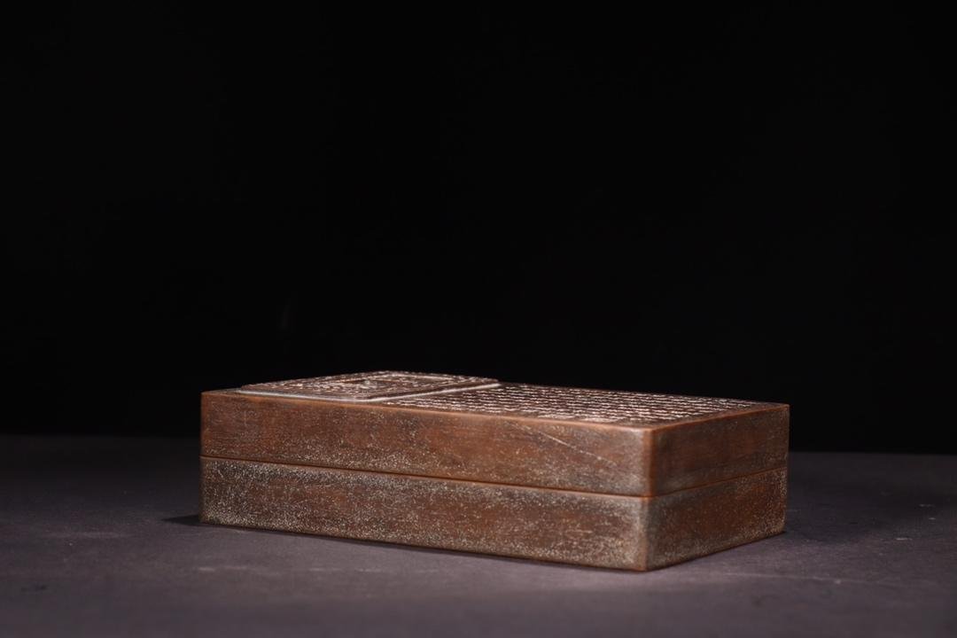 Qing Dynasty celebrity engraving text inkstone: Qing Dynasty celebrity engraving text inkstone Dimensions：Length 18.8cm（7.4 in）， wide 12.9cm（5 in）， weight 2866g