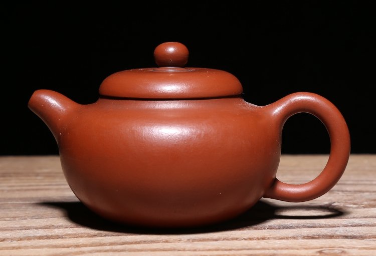 Single-hole old purple sand teapot in the Qing Dynasty (1 of 8)