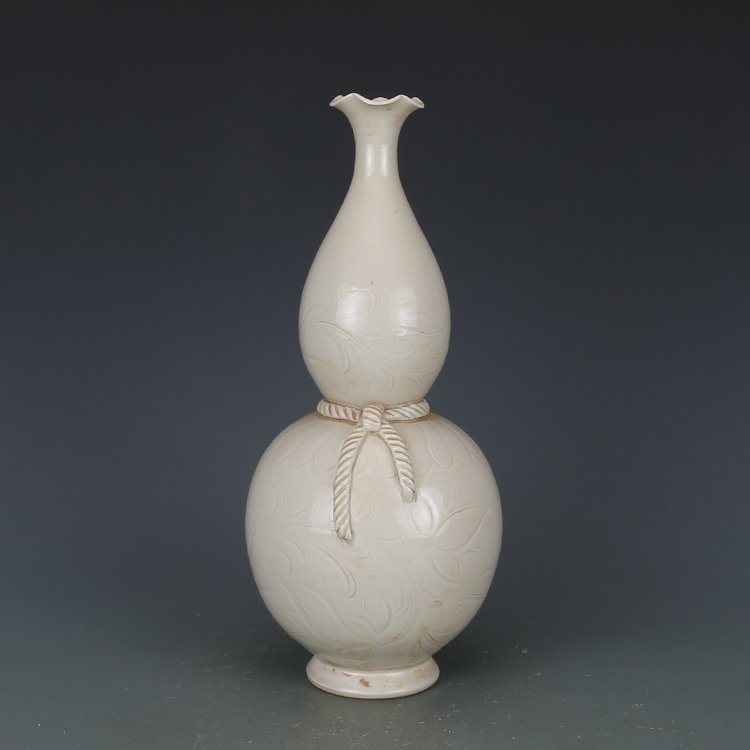 Song Dynasty white glazed carved gourd bottle (1 of 6)