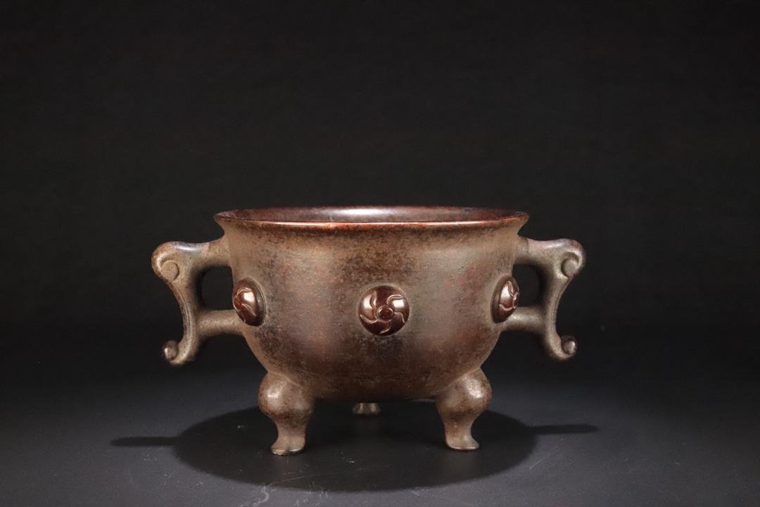 Three-legged copper incense burner in the Qing Dynasty (1 of 9)