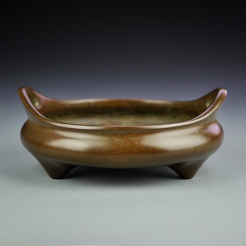 Bronze Tripod Censer with mark: Bronze Tripod Censer with mark Dimensions; Weight: 2065 g Diameter 18 cm,(7 in) height 7 cm(2.7 in)
