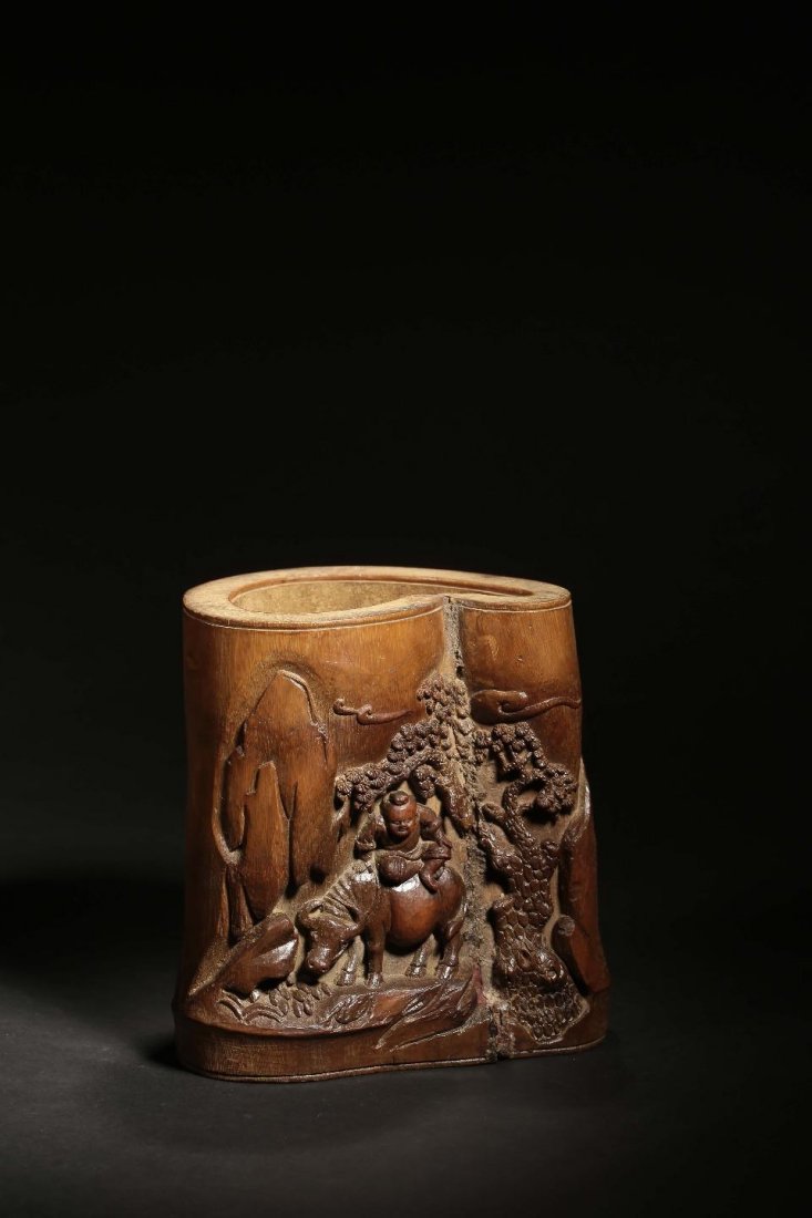 Qing Dynasty bamboo carving pen container (1 of 9)