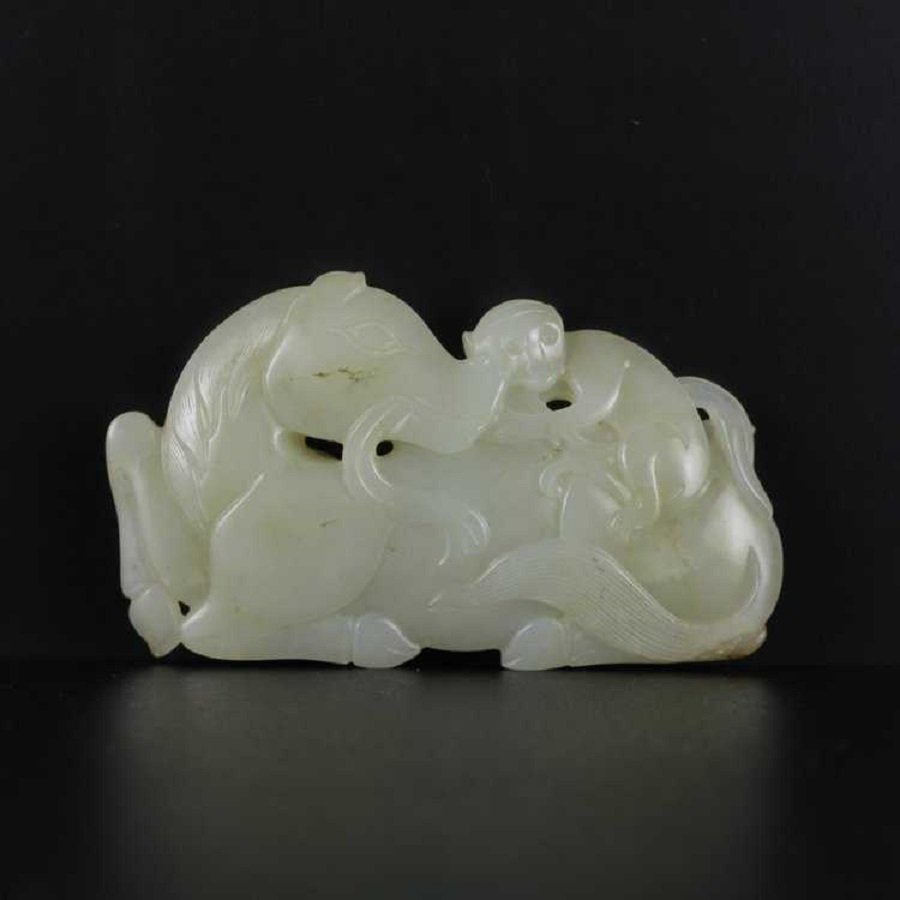 Hetian jade carving horse: Hetian jade carving horse Dimensions; Weight: 62 g Length, width and height: 8.5(3.3 in)-5.0(1.96 in)-1.5 cm
