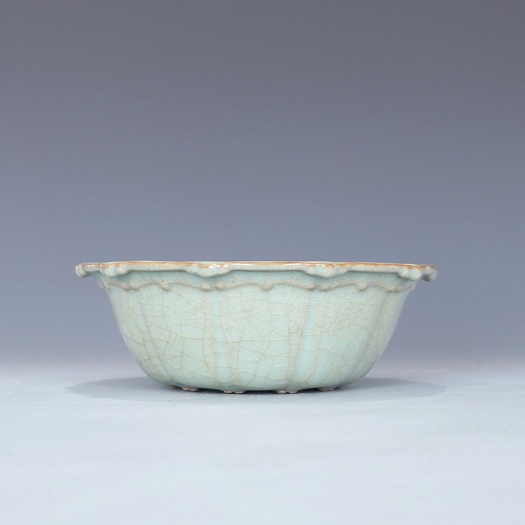 Song Dynasty Green Glaze Flat Foot pen wash: Song Dynasty Green Glaze Flat Foot pen wash Specification: 5.80CM（2.2 in） high, 16.00CM（6.2 in） caliber, 9.00CM（3.5 in） bottom diameter,Weight: 0.44KG