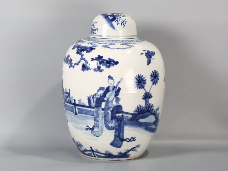 Qing Dynasty Blue and White Porcelain Story Jar: Qing Dynasty Blue and White Porcelain Story Jar height 38 cm(14.9 in)，belly 27 cm (10.6 in)