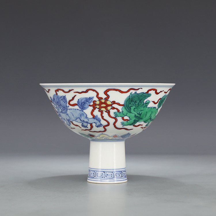 Hand-painted high-foot bowl in the Ming Dynasty: Hand-painted high-foot bowl in the Ming Dynasty Size: Height 9.80CM（3.85 in）, caliber 13.20CM（5.19 in）, bottom diameter 3.90CM（1.53 in）