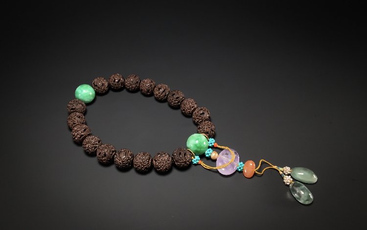 Agarwood Carving Bracelet: Agarwood Carving Bracelet Size: Bead diameter 18mm