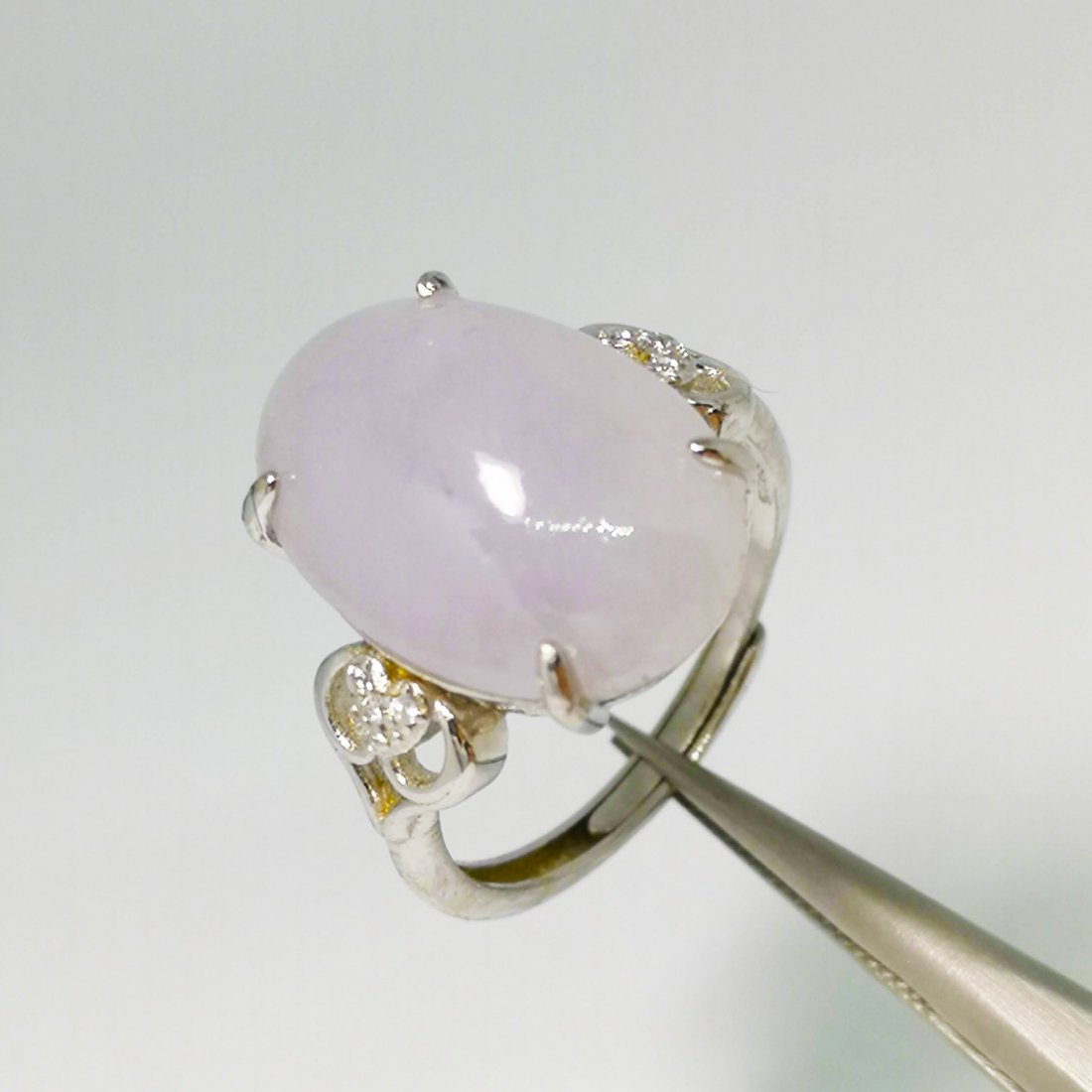 A Fine Natural Untreated Burmese Lavender Jadeite Ring (1 of 2)