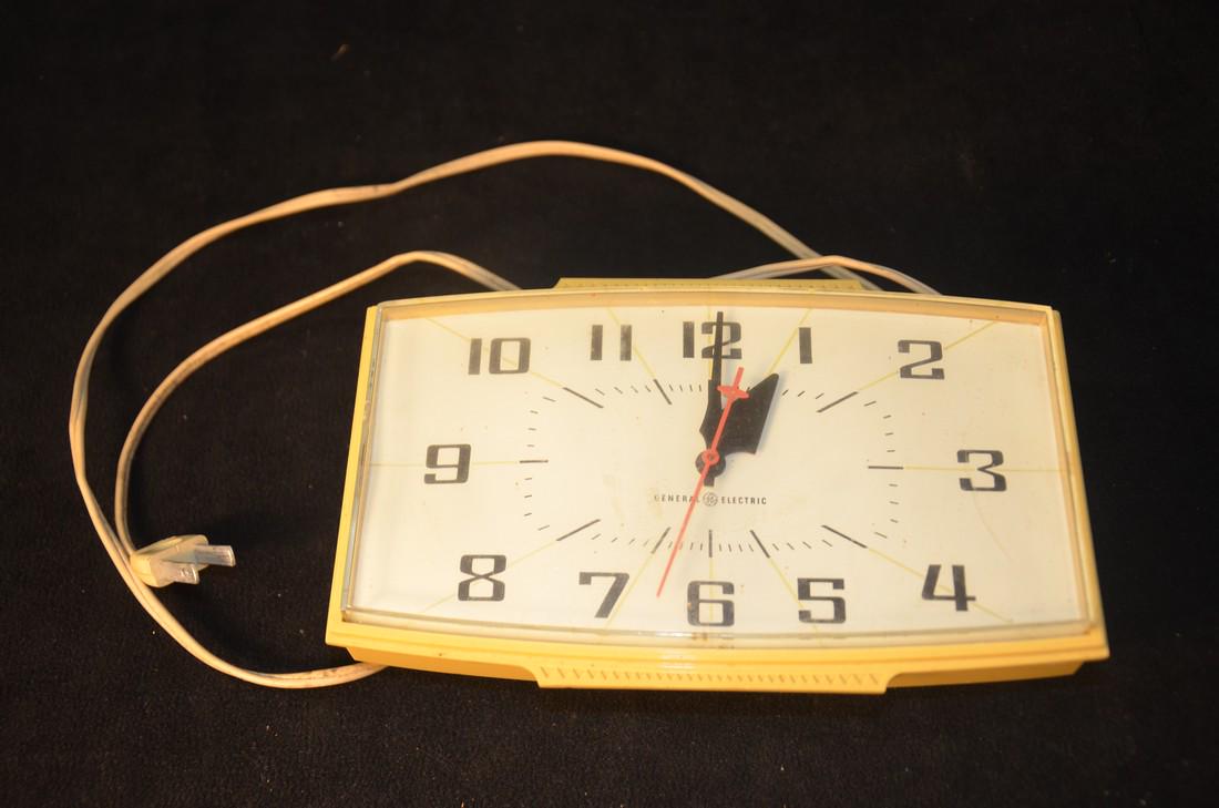General Electric clock: Nice vintage electric clock