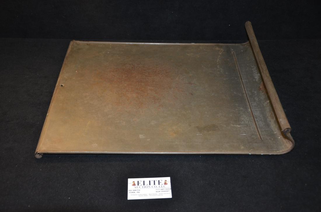 Primitive tin dough roller: Primitive dough roller made of tin and in good condition for its age.