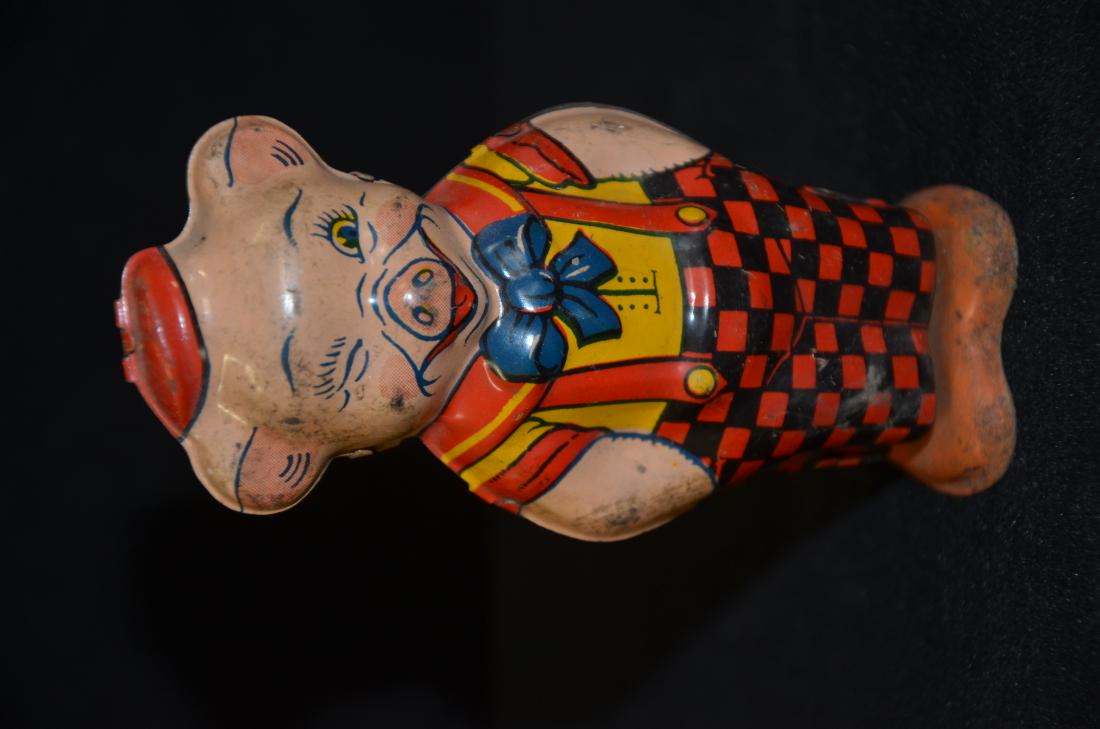J.Chein Wind Up Pig: Up for auction is a vintage tin litho wind up pig. It is in good condition and still has great color.