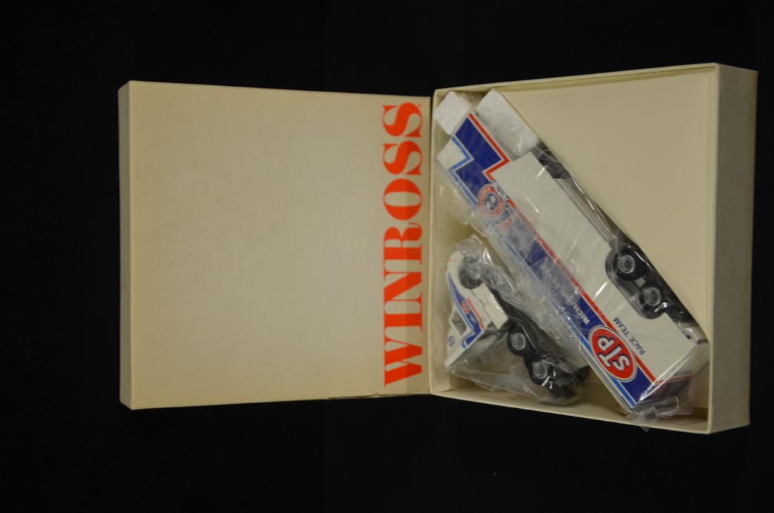 Winross Truck - STP: Up for auction is a Winross STP transporter with the original box, plastic and paperwork.