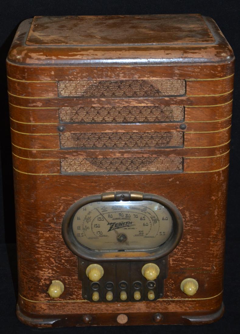 Zenith 5-S-327 RaceTrack Tombstone AM/SW Radio: Up for auction is a Zenith 5-S-327 RaceTrack Tombstone AM/SW Radio in fair condition. It has some minor scratches / color missing. Some damage to left side button.
