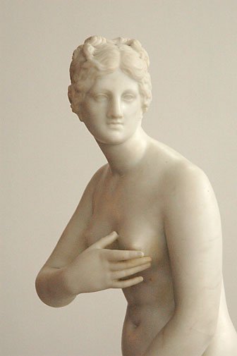 UNSIGNED ITALIAN MARBLE FEMALE SCULPTURE
