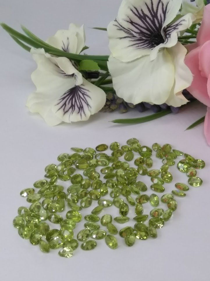 105 Carat 130 pieces Natural Peridot Gemstones (1 of 5)