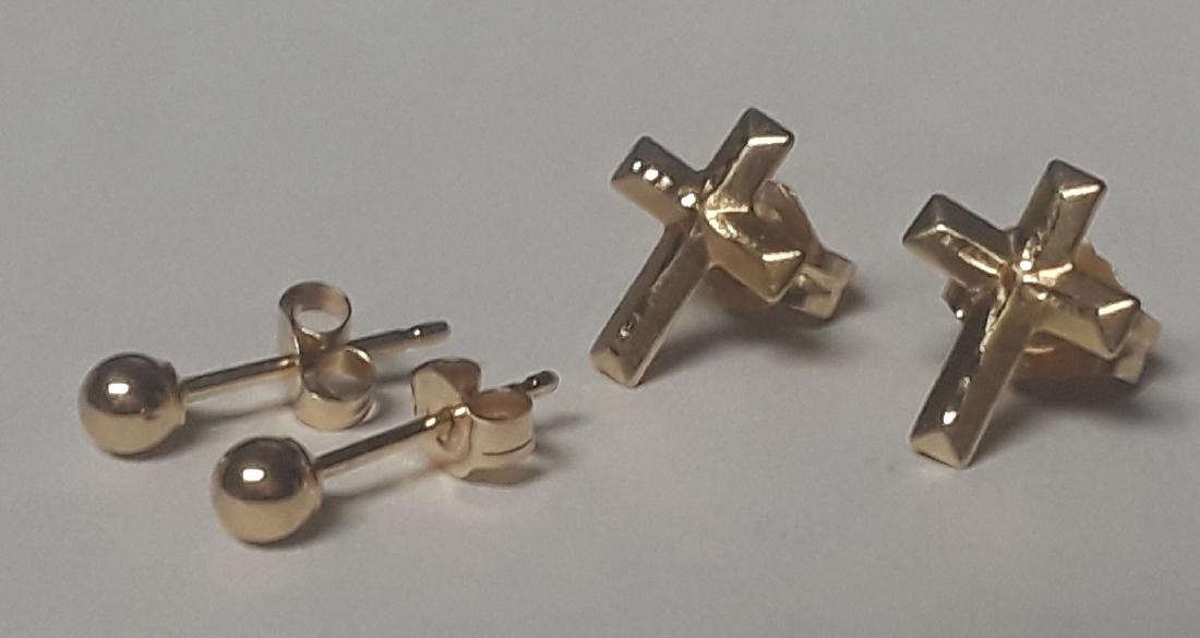 Lot of 2 Pairs of 14k Gold Earrings: Cross, & Round