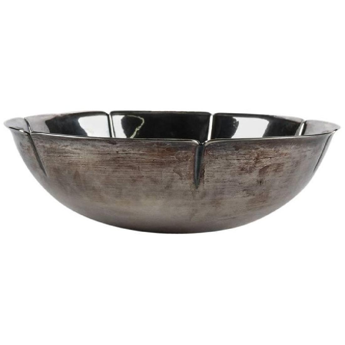 Antique Arts & Crafts Hammered Sterling Silver Bowl: Antique Arts & Crafts hand-hammered sterling silver lobed bowl by Joel Hewes, School of Tiffany & Kalo, en verso stamp, 12.31 toz Measures 2" H x 7" diameter.