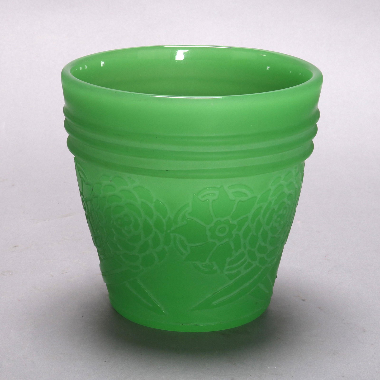 Steuben Deep Cut Jade Floral Jardiniere: Steuben Deep Cut Jade Floral Jardiniere offers floral design, unsigned and guaranteed to be Steuben, c1930. Measures - 6"h x 6.5"diam. ***IN-HOUSE SHIPPING & DELIVERY QUICK QUOTES AVAILABLE UPON REQUE