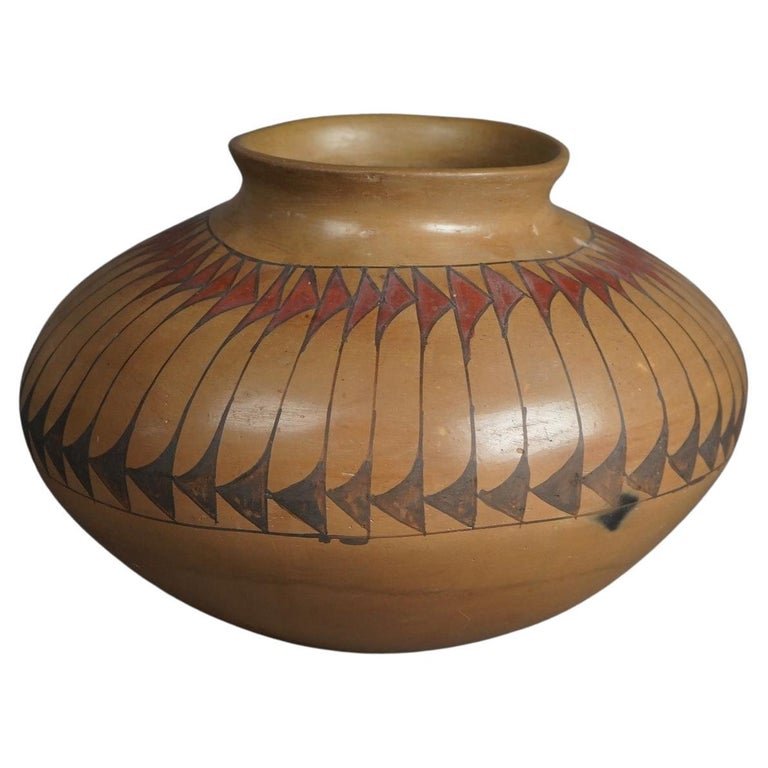 Antique American Indian Taos Acoma Stylized Pottery Olla Circa 1930: An antique Southwestern American Indian Taos Acoma olla offers pottery construction with stylized feather band, c1930. Measures - 7.75"h x 10.5"diam. *** OPTIONAL SHIPPING & DELIVERY - While onsite re