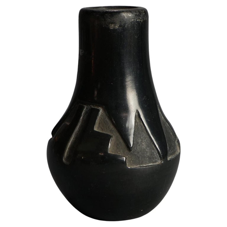 Antique Santa Clara Black on Black Carved In-Relief Pueblo Pottery C1920: Antique Santa Clara Black on Black Carved In-Relief Pueblo Pottery C1920. Measures - 5.5"h x 3.25"diam. *** OPTIONAL SHIPPING & DELIVERY - While onsite retrieval is always welcome at no charge, IN-HOU
