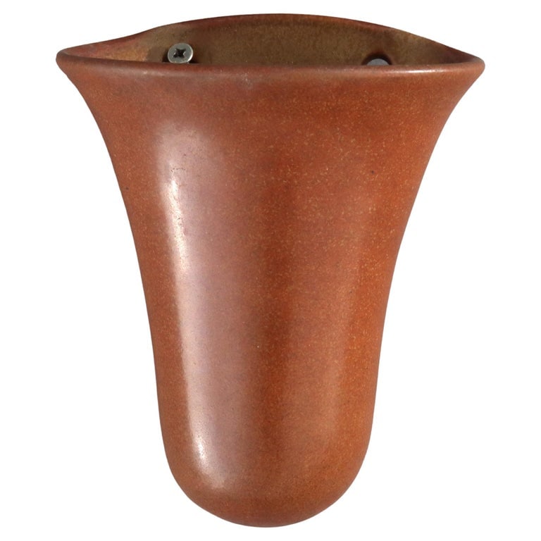 Arts & Crafts Marblehead Arts & Crafts Pottery Wall Pocket C1920: Antique Marblehead Arts & Crafts Pottery Wall Pocket with Matte Brown Glaze C1920. Measures - 6.5"H x 5.75"W x 4"D. This is an antique wall pocket from the Marblehead Pottery, a notable producer durin