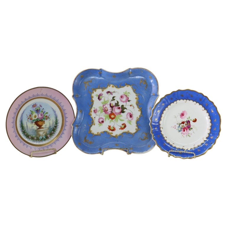 3 Pieces Antique Old Paris Porcelain, 2 Plates & Serving Platter: 3 Pieces Antique Old Paris Porcelain, 2 Plates & Serving Platter Unsigned C1890. A set of three antique Old Paris porcelain pieces, dating to circa 1890. This collection includes two plates and one se