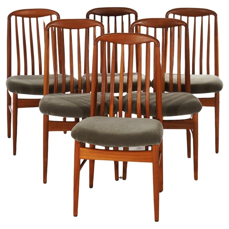 Six Mid Century Danish Modern Teakwood Dining Chairs C1960: Six Mid Century Danish Modern Teakwood Dining Chairs C1960. Measures- 37.5''H x 19.25''W x 21''D; 19.5''SH. *** OPTIONAL SHIPPING & DELIVERY - While onsite retrieval is always welcome at no charge, IN