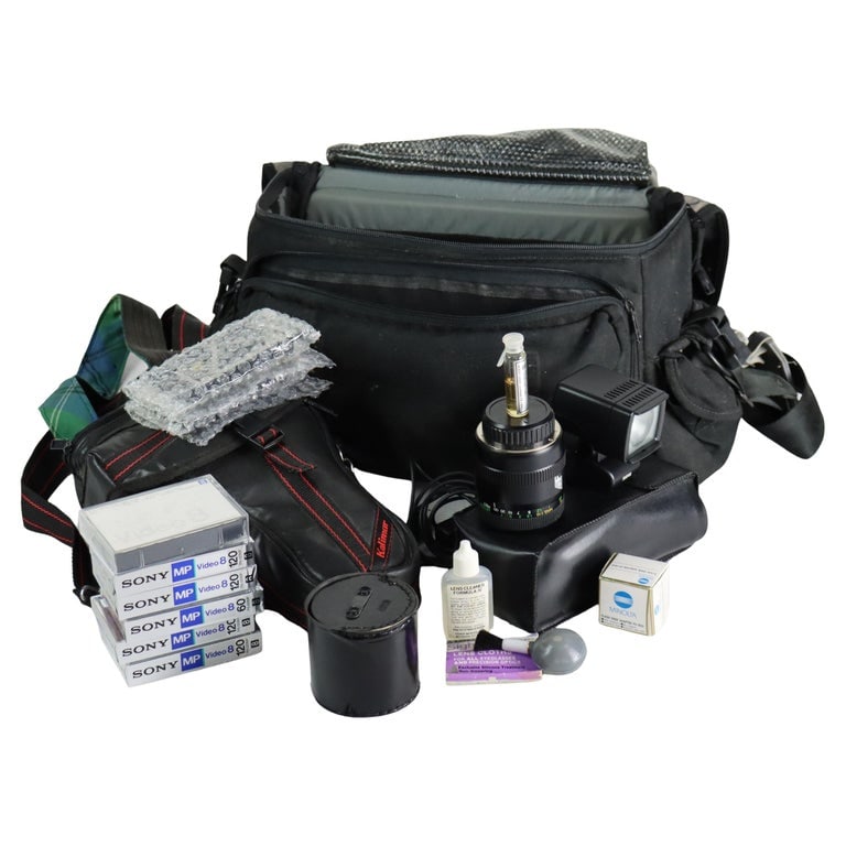 Vintage Minolta 35mm Camera, Accessories & Bag 20thC (1 of 13)