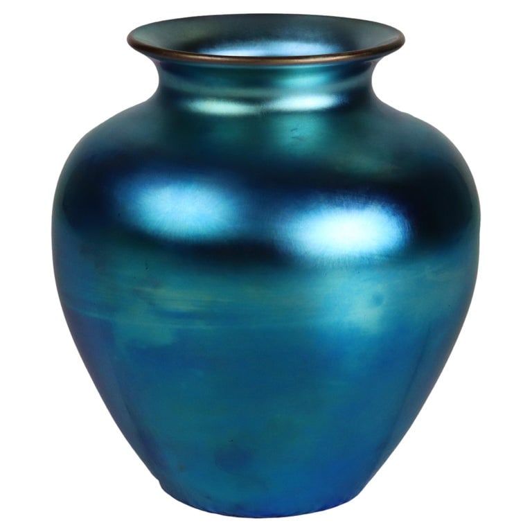 Steuben Blue Aurene Art Glass Vase c1920: Antique Steuben Blue Aurene Art Glass Vase Signed C1920. Measures- 6 1/4" x 5 5/8" x 5 5/8". *** OPTIONAL IN-HOUSE SHIPPING & DELIVERY - While onsite retrieval is always welcome at no charge, IN-HOUSE