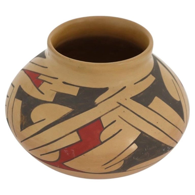 Vintage Mexican Mata Ortiz Pottery Jar By Rafael Silveira C1970: Vintage Mexican Mata Ortiz Pottery Jar Signed By Rafael Silveira C1970. Measures - 5.25"H x 7"W x 7"D. *** OPTIONAL IN-HOUSE SHIPPING & DELIVERY - While onsite retrieval is always welcome at no charge