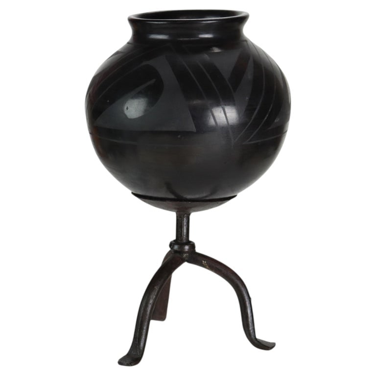 Navajo Style Black On Black Mexican Blackware Pottery Vase W/Wrought Iron Stand (1 of 6)
