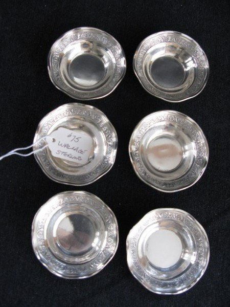 WALLACE STERLING NUT DISHES: SIX STERLING NUT DISHES, WITH SCALLOPED TOP AND EMBOSSED INTERIOR RING, MADE BY WALLACE, 2 OZ.