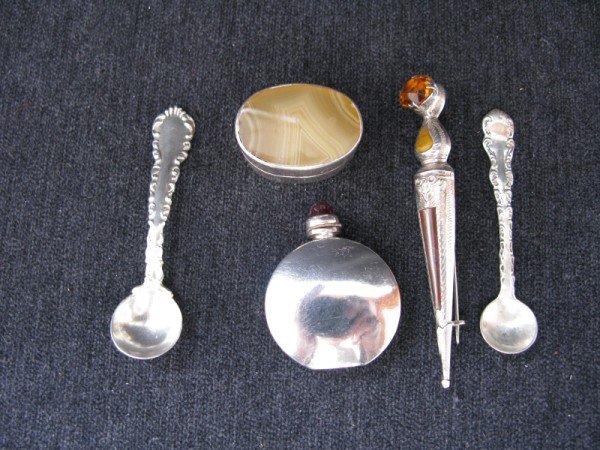 PACKET OF STERLING, BROOCH, SPOONS & PERFUME: PACKET OF STERLING, DECO STONE MOUNTED BROOCH, PAIR SALT SPOONS, PERFUME BOTTLE AND AN OVAL STONE TOP PILL BOX.