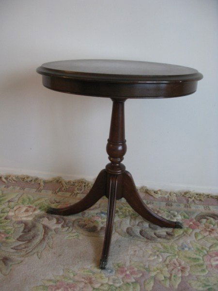DUNCAN PHYFE LAMP TABLE: MAHOGANY QUAD BASE DUNCAN PHYFE LAMP TABLE 27" H X 24" D