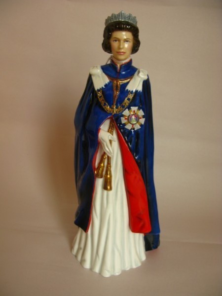 ROYAL DOULTON FIGURE, LIMITED EDITION 2441 QUEEN VI: ROYAL DOULTON FIGURE, LIMITED EDITION 2441 QUEEN VICTORIA HN2883. GOOD CONDITION