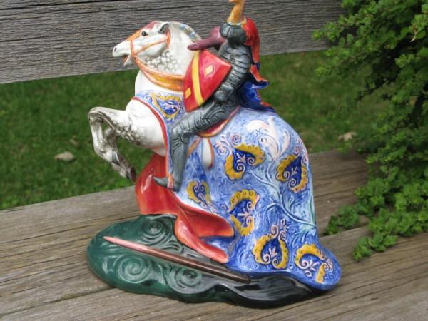 ROYAL DOULTON FIGURINE "THE BROKEN LANCE": ROYAL DOULTON FIGURINE "THE BROKEN LANCE", HN 2041