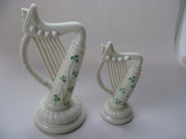 PAIR BELLEEK HARPS: PAIR BELLEEK HARPS, 6" AND 9" H