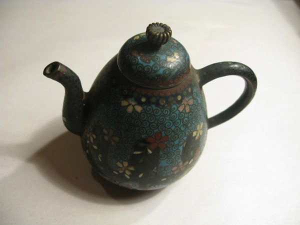 MINIATURE CLOISONNE TEA POT: MINIATURE CLOISONNE TEA POT CIRCA 1920, 3 1/2" H