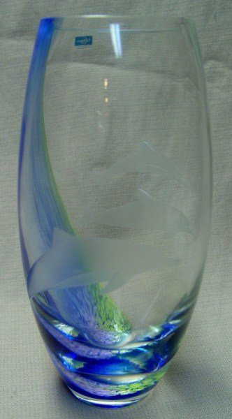 95: CAITHNESS GLASS ETCHED DOLPHIN VASE