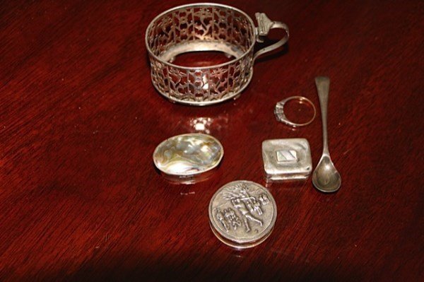 THREE STERLING PILL BOXES PLUS OTHER STERLING: 77 G