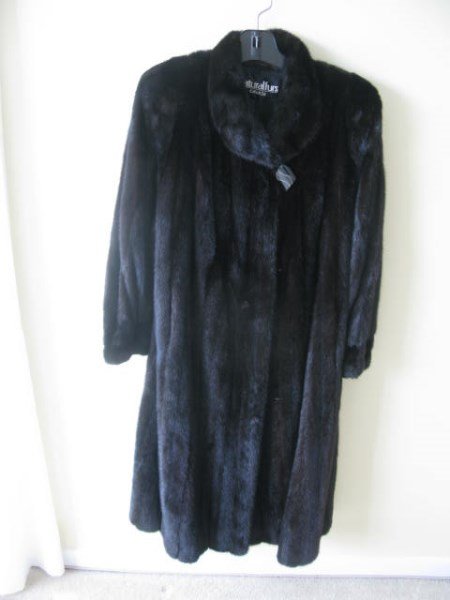 DARK MINK COAT IN EXCELLENT CONDITION: SIZE APPROXIMATELY 8/10