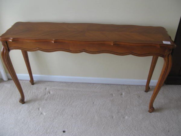 INLAID SOFA TABLE: RAISED ON QUEEN ANNE STYLE LEGS 51" x 14.5" x 28.5" h